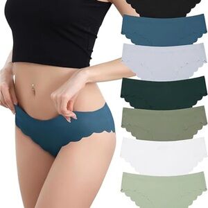 Scalloped Edge Panties Set